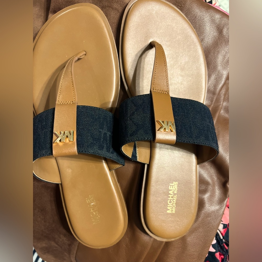 Michael Kors Verity Logo Leather Luggage/Black Sandal Women’s